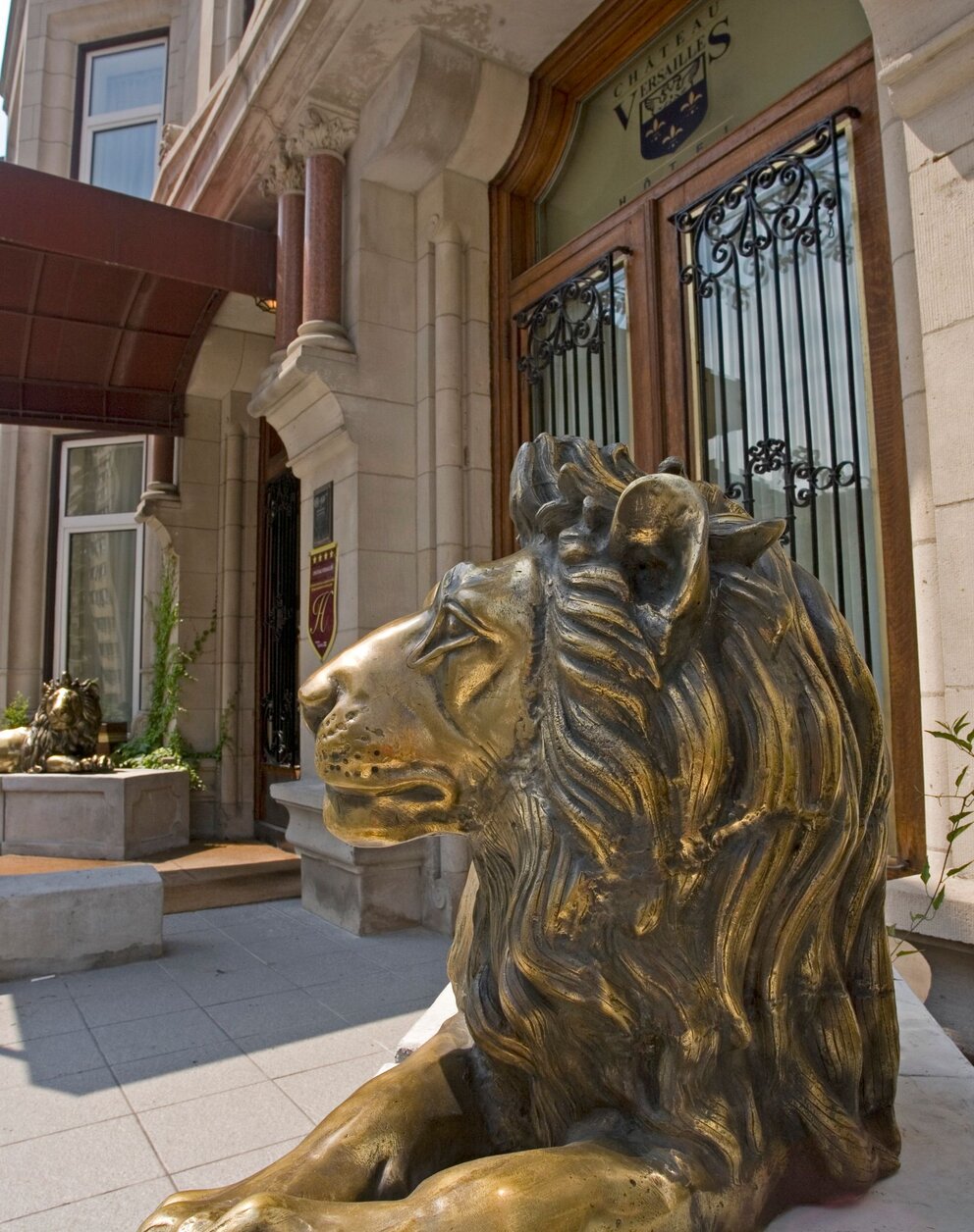 Lion statue outside Château Versailles