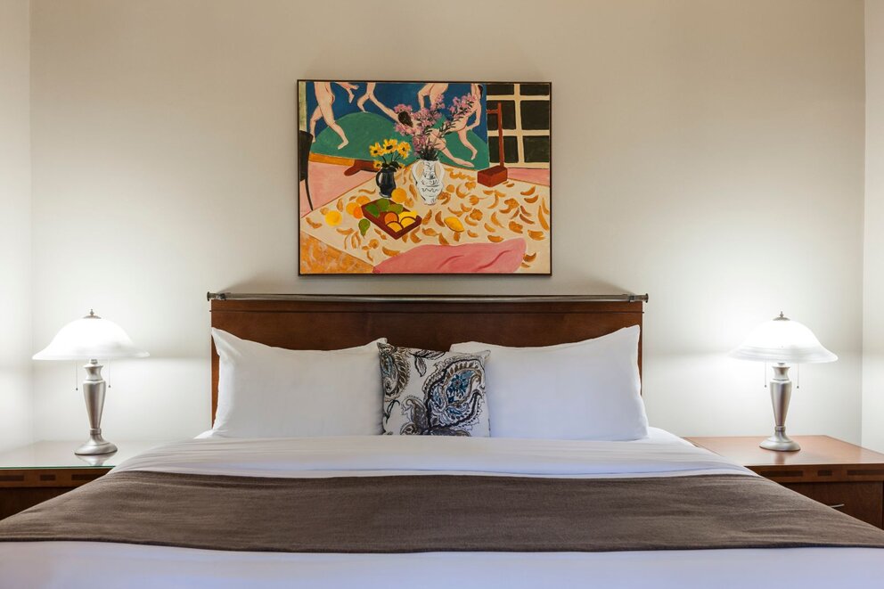 Deluxe Queen Room at our montreal hotel