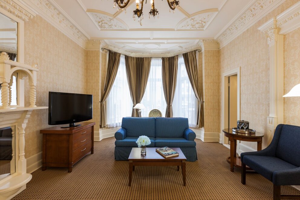 Suite Versailles at our montreal hotel