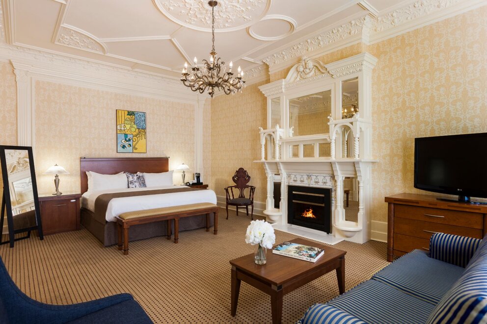 Suite Versailles at our montreal hotel